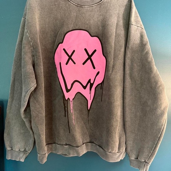 Oversized BoohooMAN crewneck in grey‎ acid wash with bold pink "Drip Face" XL - Picture 3 of 6